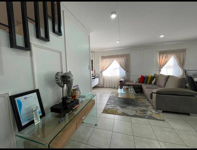 4 BEDROOM HOUSE FOR SALE IN LOTUS GARDENS